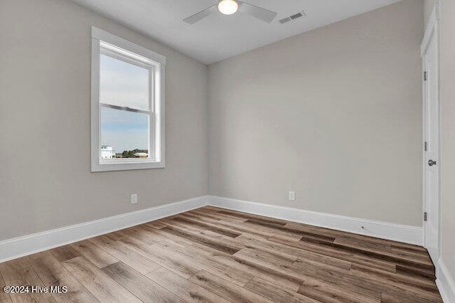 empty room featuring light wood-type flooring and ceiling fan