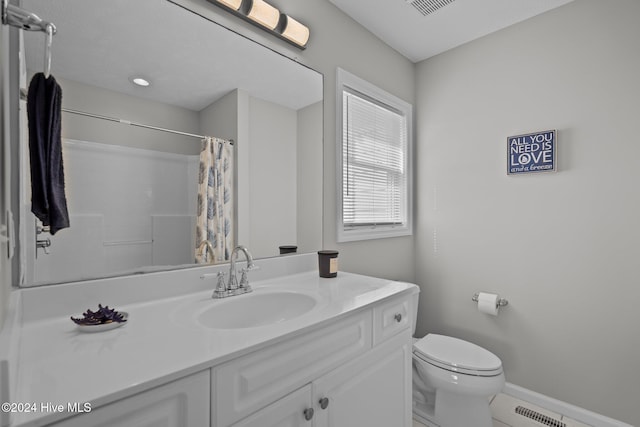 bathroom featuring vanity, a shower with shower curtain, baseboards, visible vents, and toilet