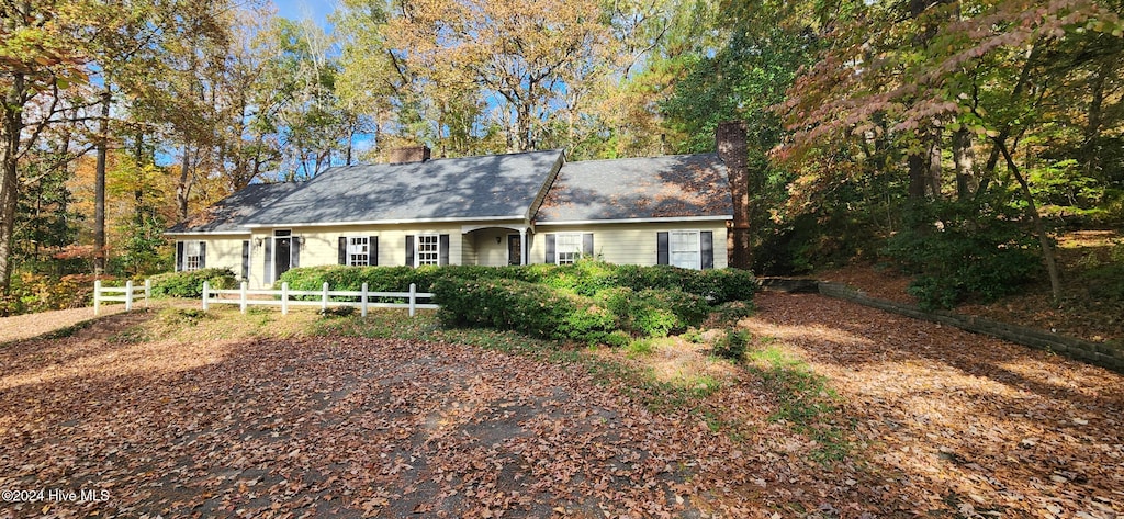 view of front of property