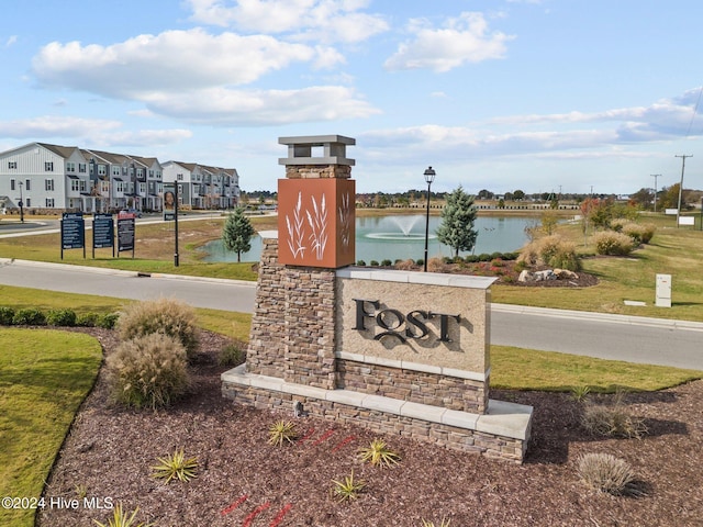 community sign featuring a water view