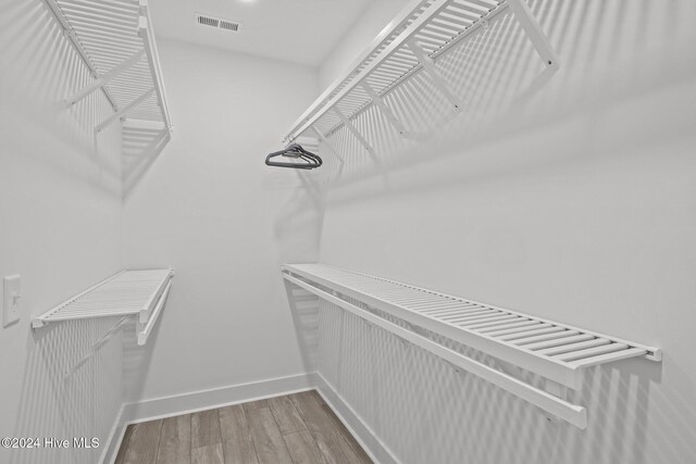 living room featuring ceiling fan, light hardwood / wood-style flooring, and ornamental molding