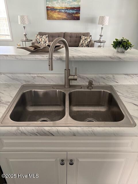 kitchen featuring ceiling fan, white cabinetry, lofted ceiling, and sink