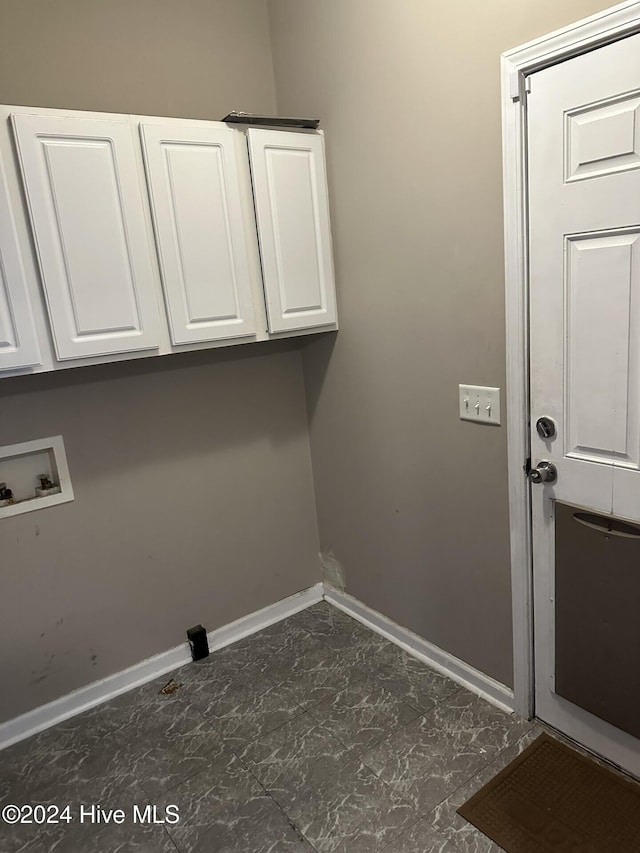 laundry room with washer hookup and cabinets