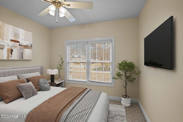 bedroom with ceiling fan