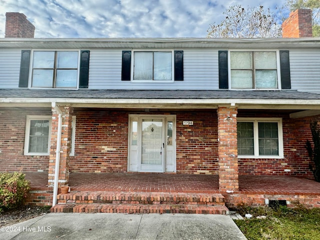 view of front of house featuring covered porch