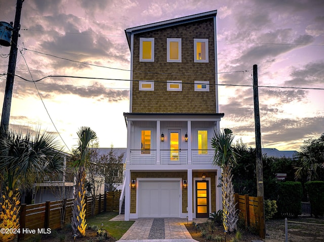 view of front facade featuring a garage