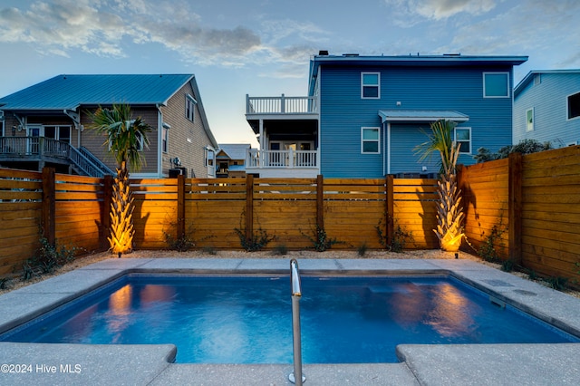 view of swimming pool