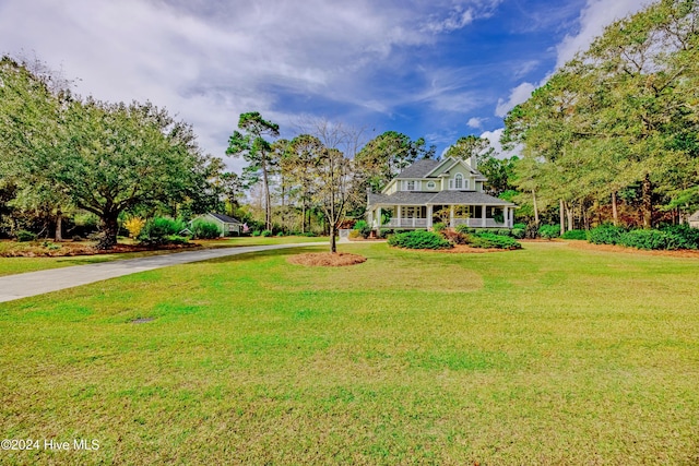 view of front of house with driveway and a front lawn