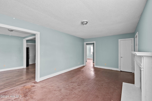 spare room featuring a textured ceiling