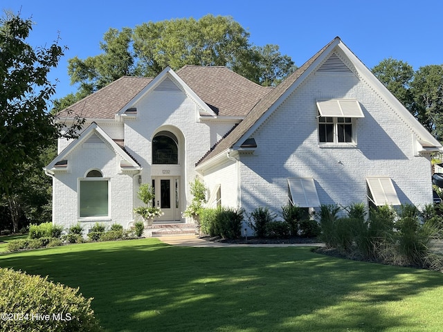 view of front of property with a front lawn