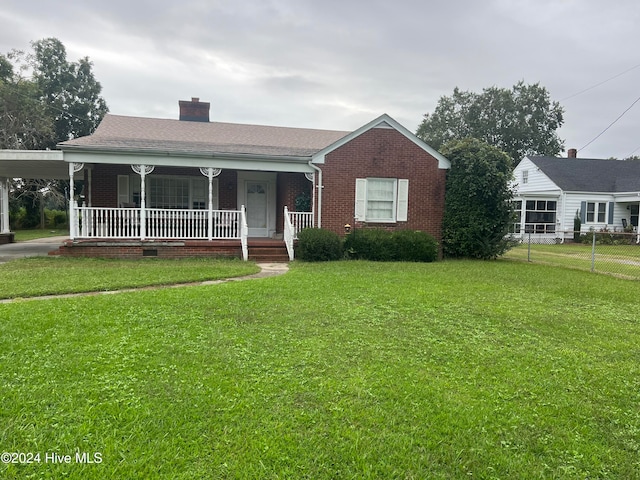 view of front of house featuring a front lawn and covered porch