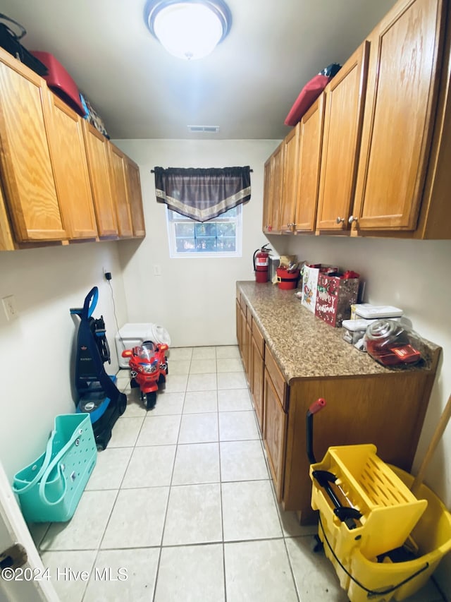 laundry area featuring light tile patterned floors