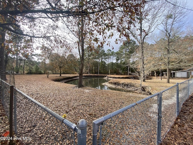 view of yard featuring a water view