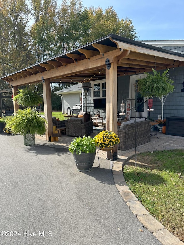 view of patio / terrace featuring outdoor lounge area