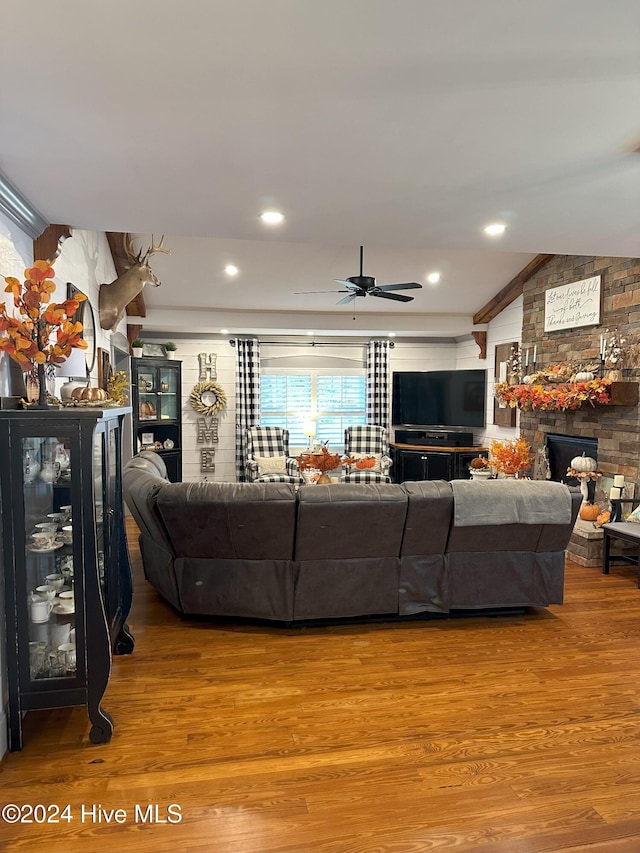 living room featuring hardwood / wood-style flooring, ceiling fan, and ornamental molding