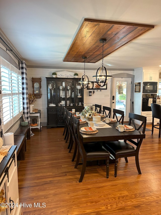 dining room featuring dark hardwood / wood-style flooring and an inviting chandelier