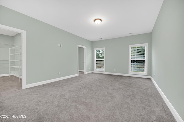 unfurnished room with carpet