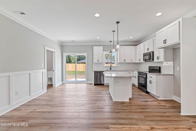2013 E Hawthorne St, Goldsboro, NC 27530 - kitchen featuring stainless steel appliances, ornamental molding, a sink, white cabinets, and recessed lighting