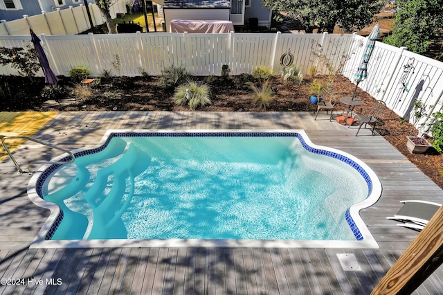 view of swimming pool