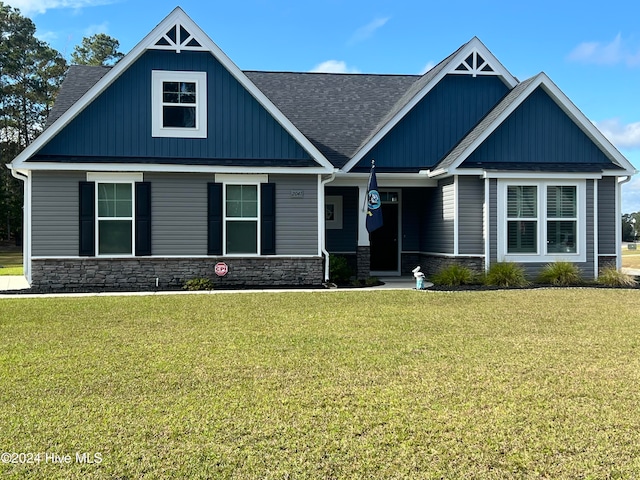 craftsman-style home featuring a front yard