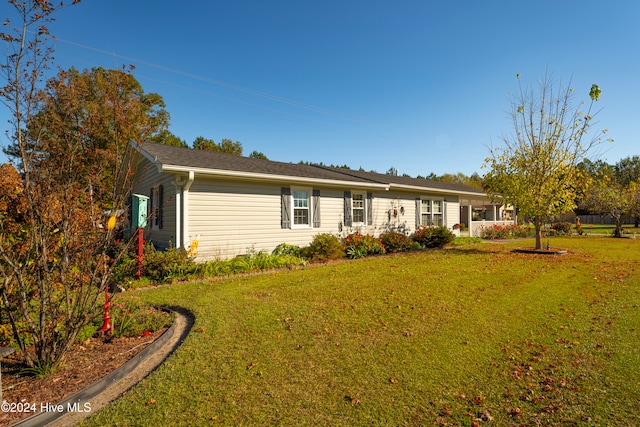 single story home featuring a front yard