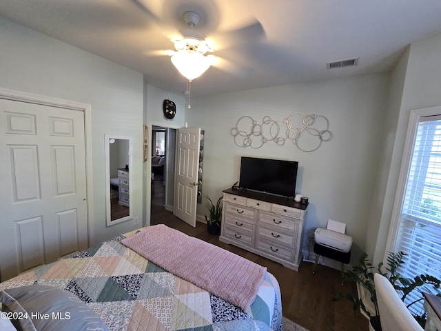 bedroom with dark wood finished floors, visible vents, and a ceiling fan