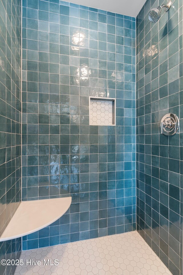 bathroom featuring a tile shower