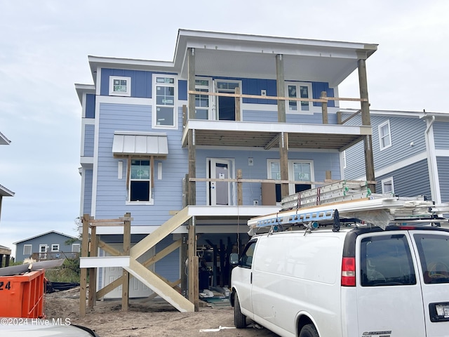 view of front of house with a balcony