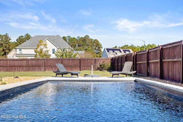 view of swimming pool