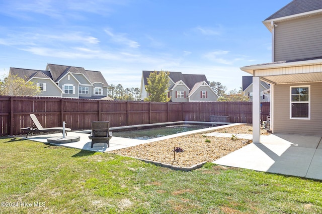 view of yard featuring a patio