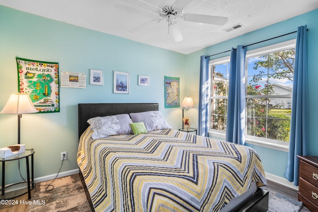 bedroom featuring a textured ceiling, hardwood / wood-style flooring, and ceiling fan