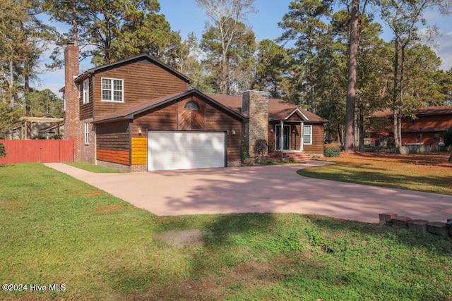 view of front of home featuring a front lawn