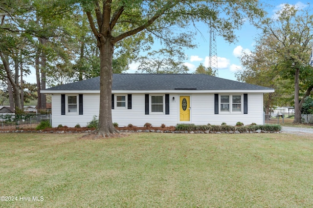 single story home featuring a front lawn