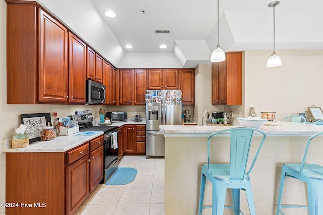 kitchen featuring stainless steel appliances, a kitchen breakfast bar, kitchen peninsula, pendant lighting, and light tile patterned floors