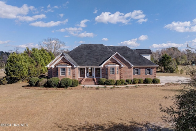 view of front facade with a front lawn