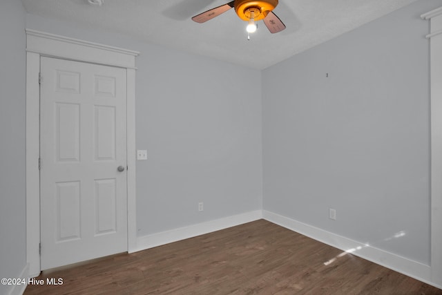 unfurnished room featuring a textured ceiling, dark hardwood / wood-style floors, and ceiling fan