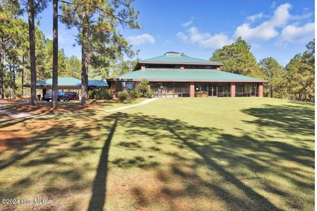 view of front of home featuring a front lawn