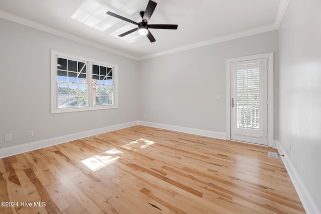 unfurnished room featuring light hardwood / wood-style flooring, ceiling fan, and crown molding