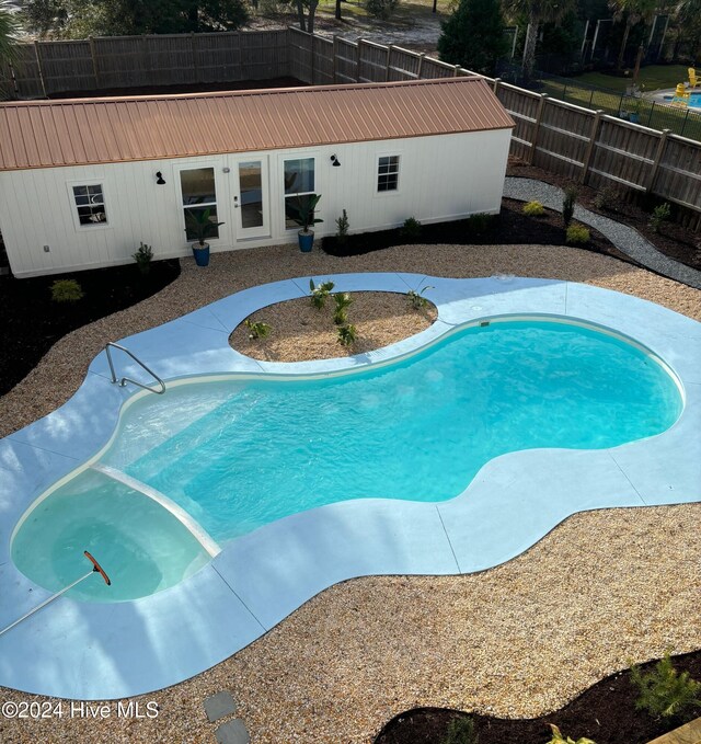 view of swimming pool