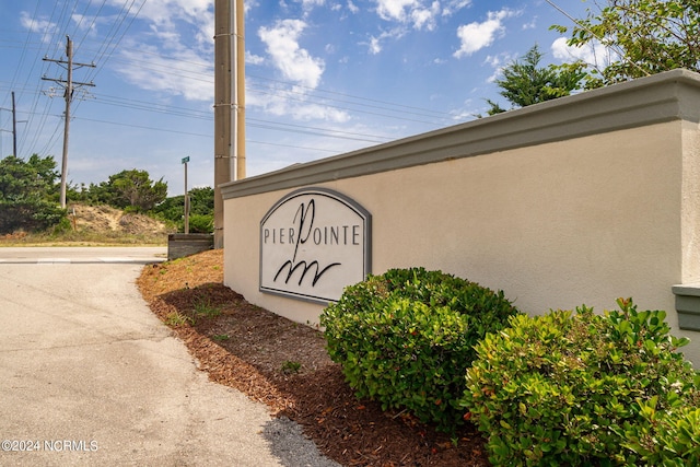 view of community / neighborhood sign