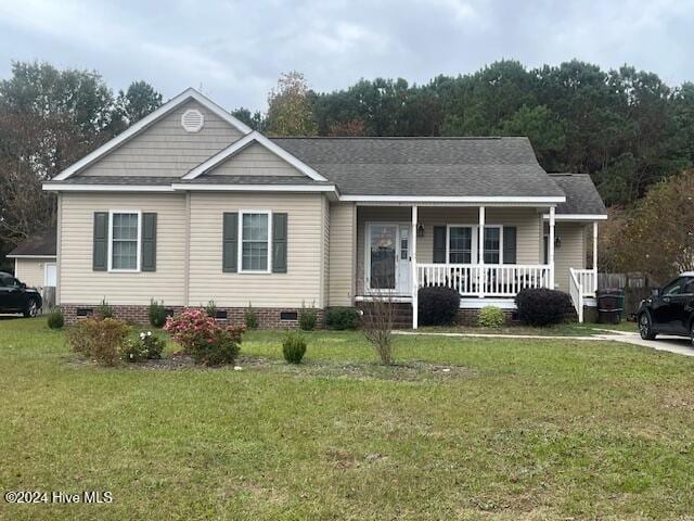 view of front facade featuring a porch and a front yard