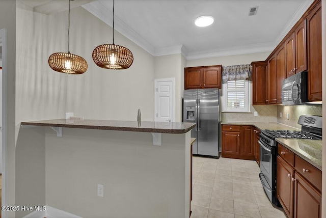 kitchen with range with gas cooktop, black microwave, a kitchen breakfast bar, and stainless steel fridge with ice dispenser