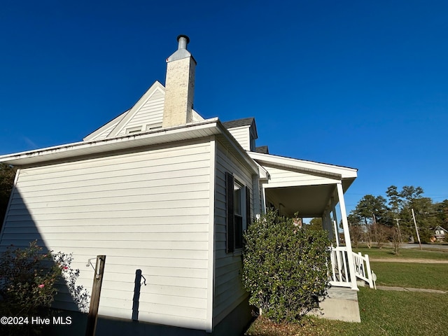 view of side of home featuring a lawn