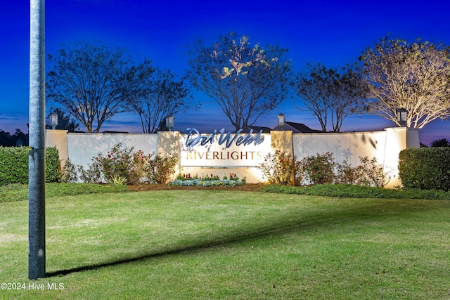 community sign featuring a lawn