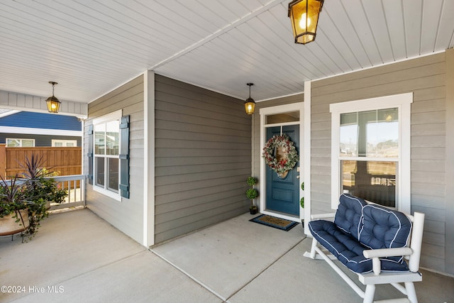 entrance to property featuring covered porch