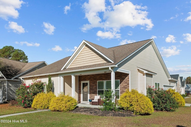 view of front of property featuring a front lawn and a porch