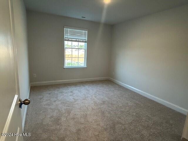 unfurnished room featuring carpet