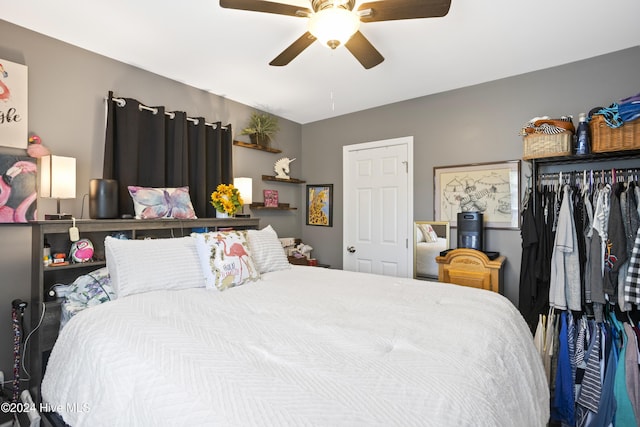 bedroom with a ceiling fan