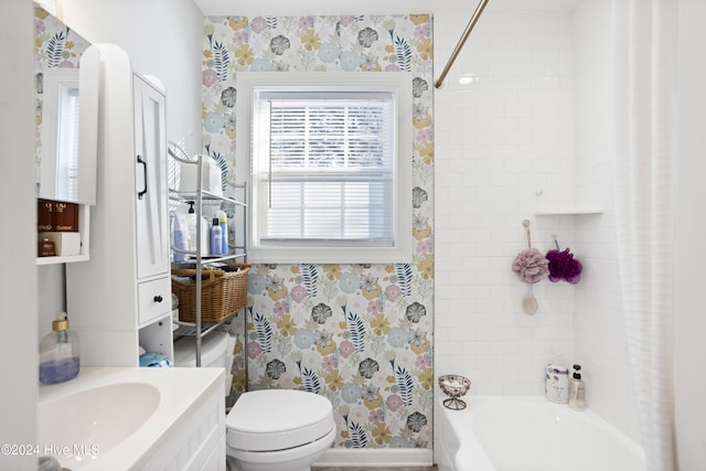 full bathroom with shower / bath combo with shower curtain, toilet, vanity, and wallpapered walls