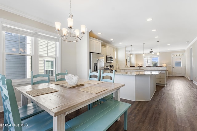 dining room featuring ornamental molding, dark hardwood / wood-style floors, and an inviting chandelier